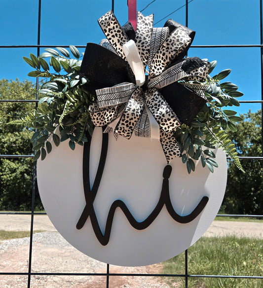 🌿 “Hi” Round Door Hanger – White with Greenery & Leopard Ribbon